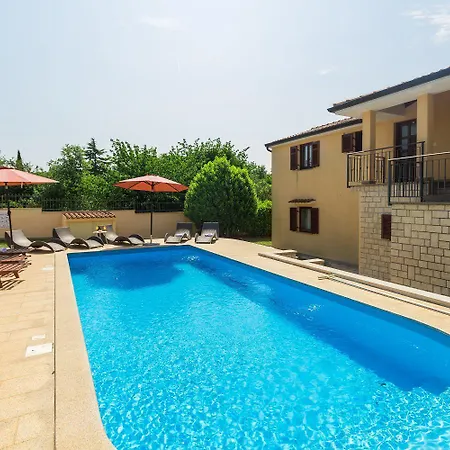 Traumhaftes Nur 250 Meter Zum Mit Meerblick, Pool, Grillbereich, Privatparkplatz * Porec