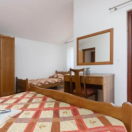 Apartment Traumhaftes Nur 250 Meter Zum Mit Meerblick, Pool, Grillbereich, Privatparkplatz Poreč