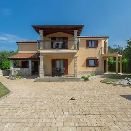 Traumhaftes Nur 250 Meter Zum Mit Meerblick, Pool, Grillbereich, Privatparkplatz Poreč